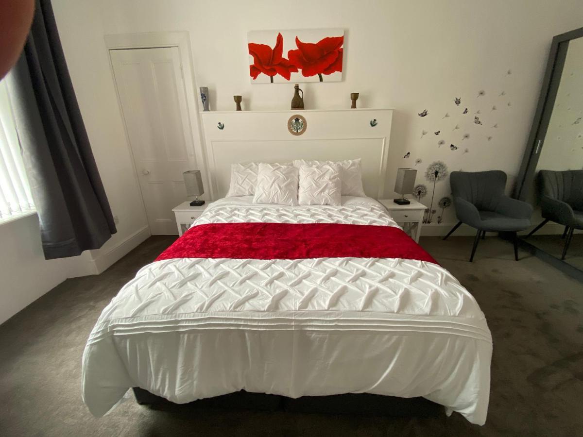 Impeccable 1-Bed Apartment Perth A Home From Home Exteriér fotografie
